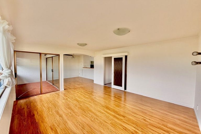 Photo of property in 2/48 Mayfair Crescent, Mairangi Bay, Auckland, 0630