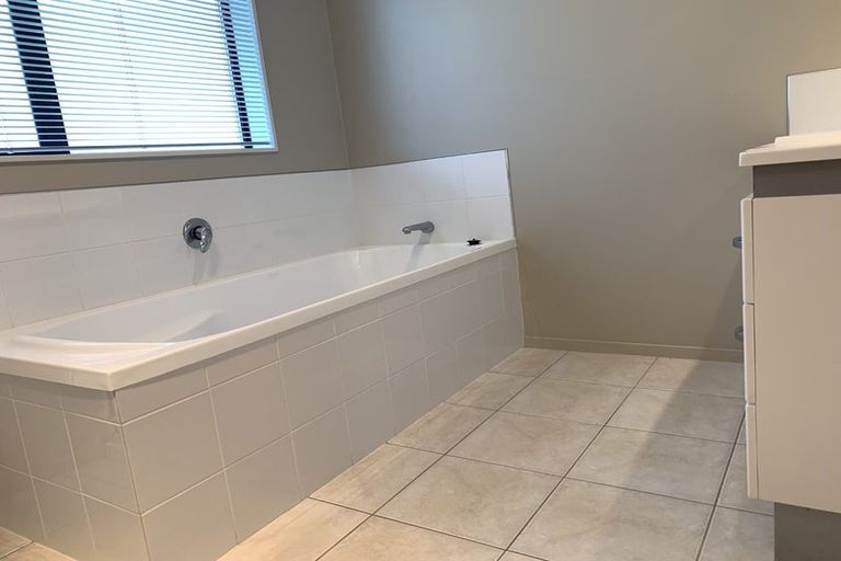 Photo of property in 21 Merriman Place, Pyes Pa, Tauranga, 3112