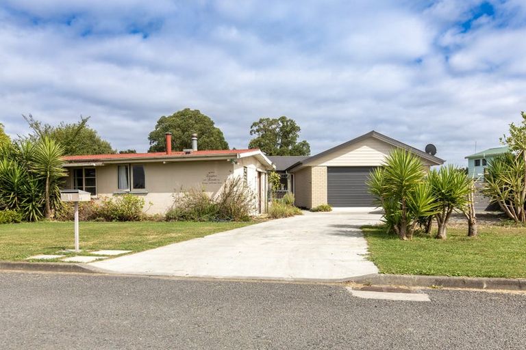 Photo of property in 11 Rathbone Street, Waipawa, 4210