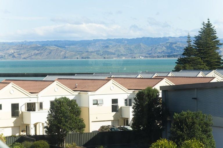 Photo of property in Marina View Apartments, 307/4 Reads Quay, Gisborne, 4010