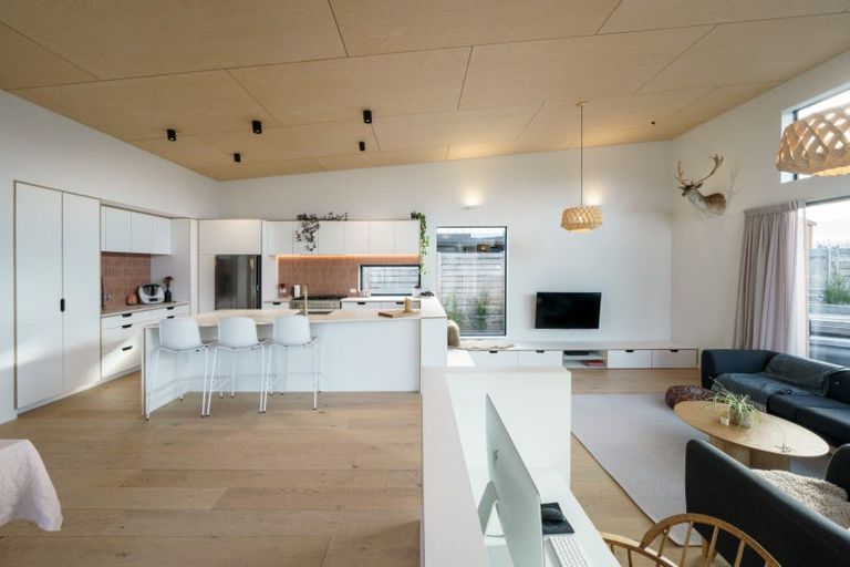 Photo of property in 17 Doug Ledgerwood Drive, Wanaka, 9305