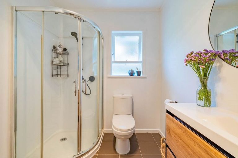 Photo of property in 37 Rosalind Road, Glenfield, Auckland, 0629