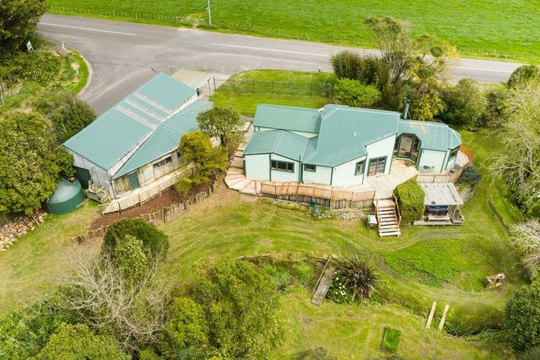 Photo of property in 353 Kahuterawa Road, Linton, Palmerston North, 4472