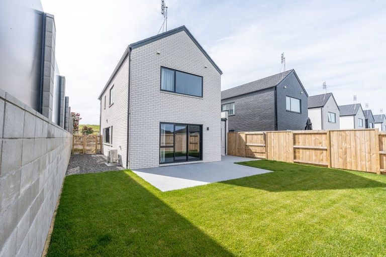 Photo of property in 25 Kakariki Lane, Rototuna North, 3210