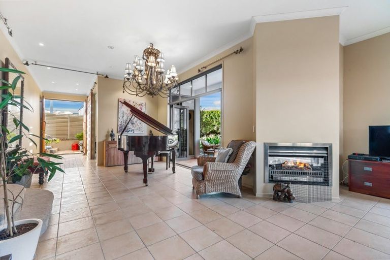 Photo of property in 67 Harbour View Road, Te Atatu Peninsula, Auckland, 0610