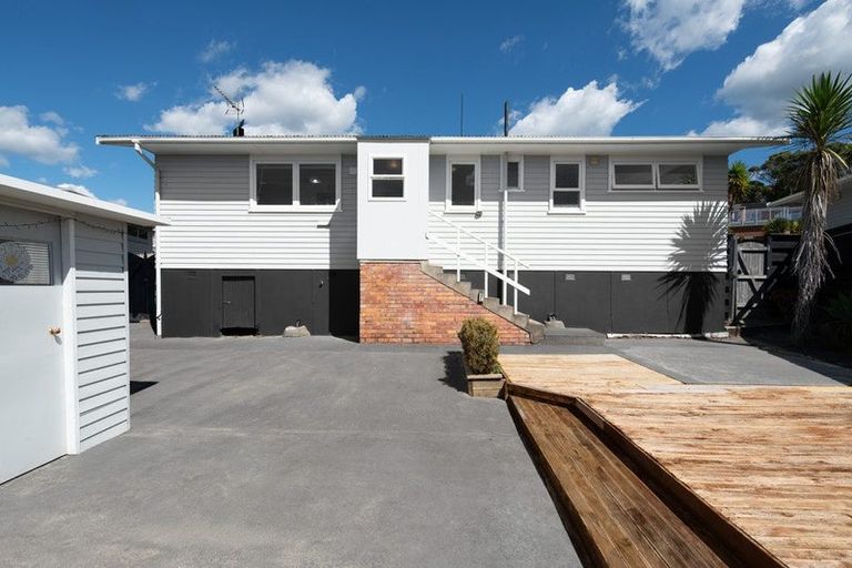 Photo of property in 18 Hatherlow Street, Glenfield, Auckland, 0629