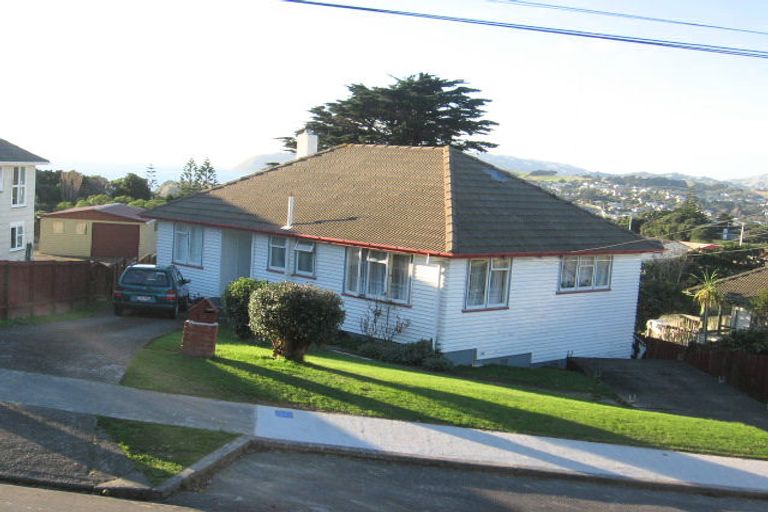 Photo of property in 10 Pikarere Street, Titahi Bay, Porirua, 5022