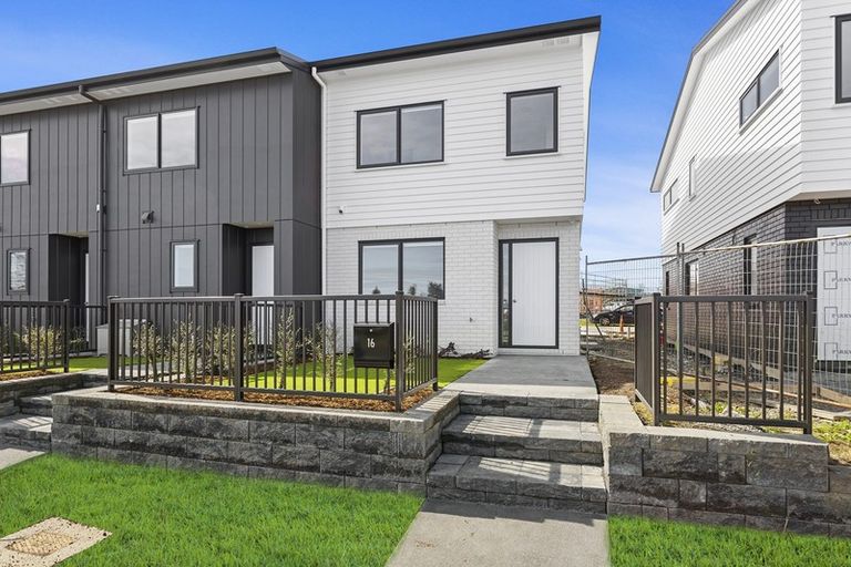 Photo of property in 16 Te Napi Drive, Takanini, 2112