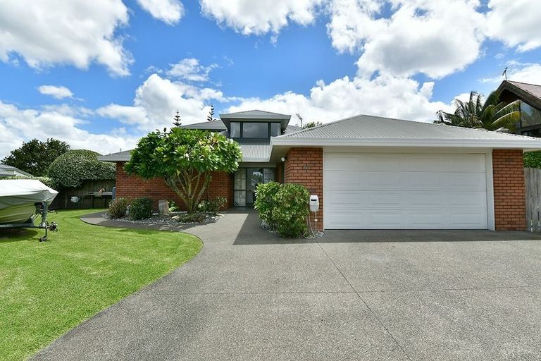 Photo of property in 69 Maygrove Drive, Orewa, 0931