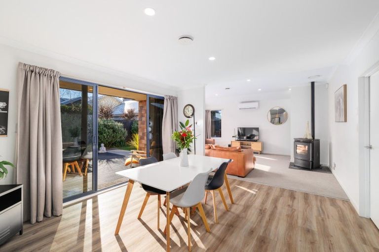 Photo of property in 24 Foresters Crescent, Parklands, Christchurch, 8083