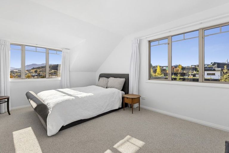 Photo of property in 100 Kings Drive, Wanaka, 9305
