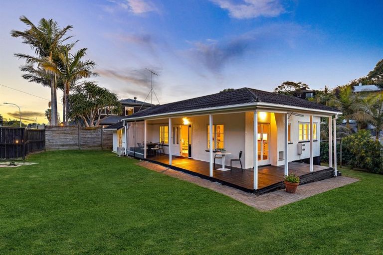 Photo of property in 1/86 Beach Road, Castor Bay, Auckland, 0620