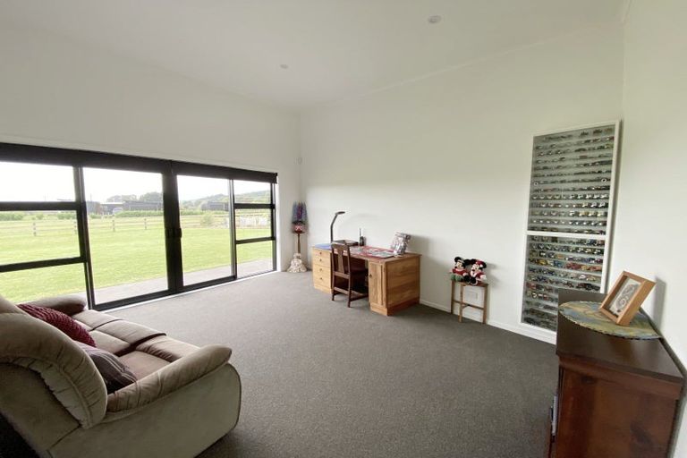 Photo of property in 152 Gladstone Road, Levin, 5571