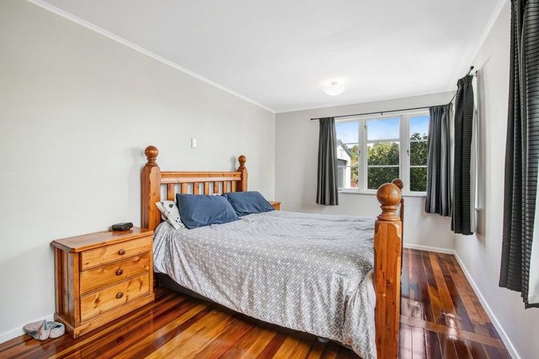 Photo of property in 22 Makiri Street, Helensville, 0800