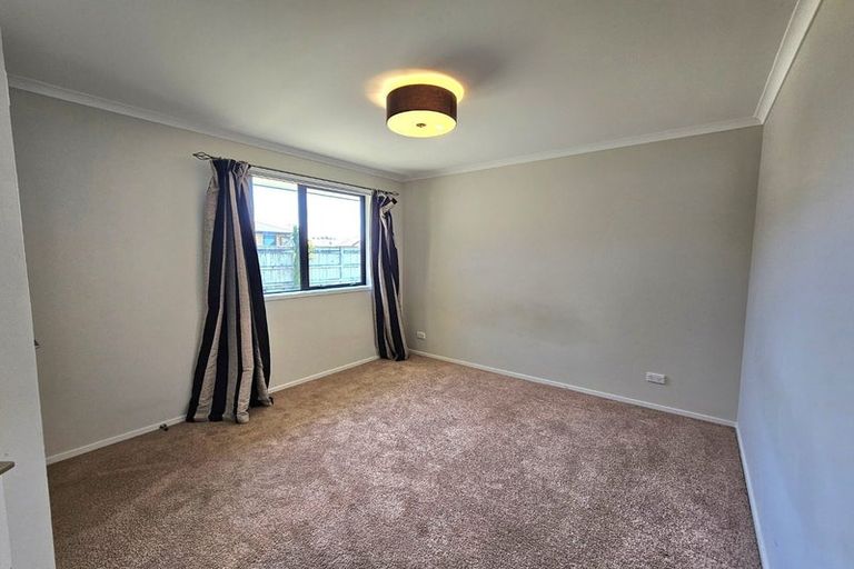 Photo of property in 18 Keene Drive, Bell Block, New Plymouth, 4312