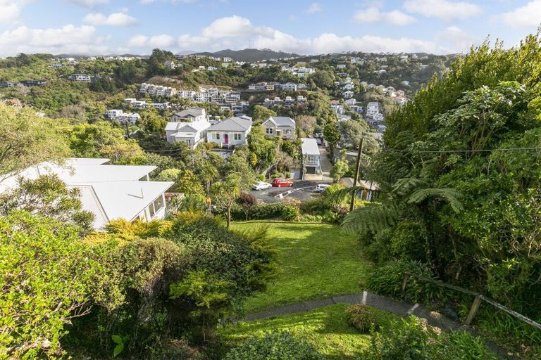 Photo of property in 27 Mornington Road, Brooklyn, Wellington, 6021