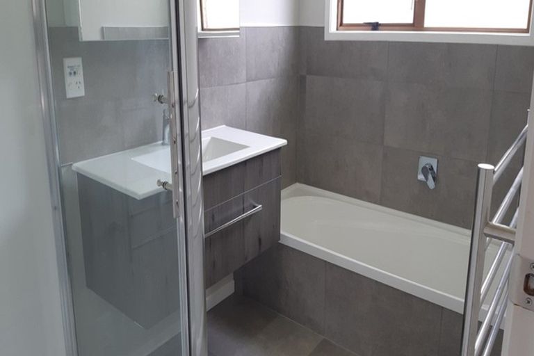 Photo of property in 2/73 Eskdale Road, Birkdale, Auckland, 0626