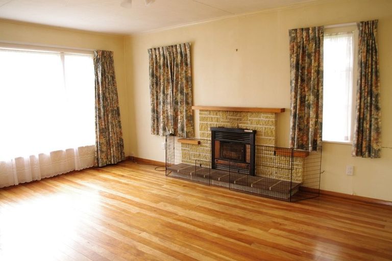 Photo of property in 33 Karaka Street, Wainuiomata, Lower Hutt, 5014