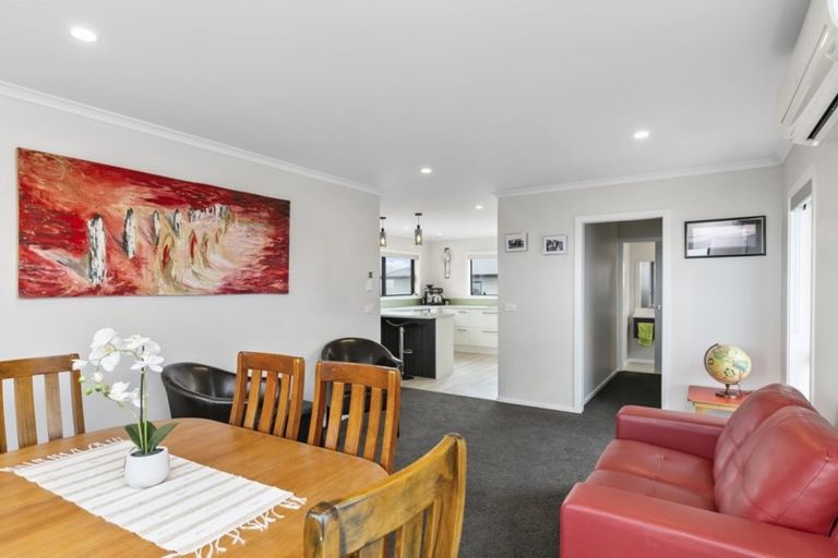 Photo of property in 9b Epic Way, Newlands, Wellington, 6037