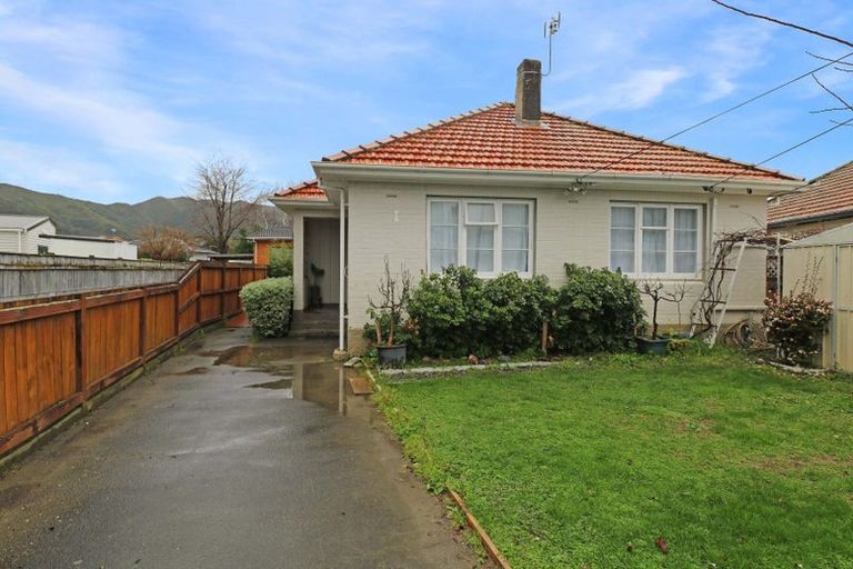 Photo of property in 28 Hall Crescent, Epuni, Lower Hutt, 5011