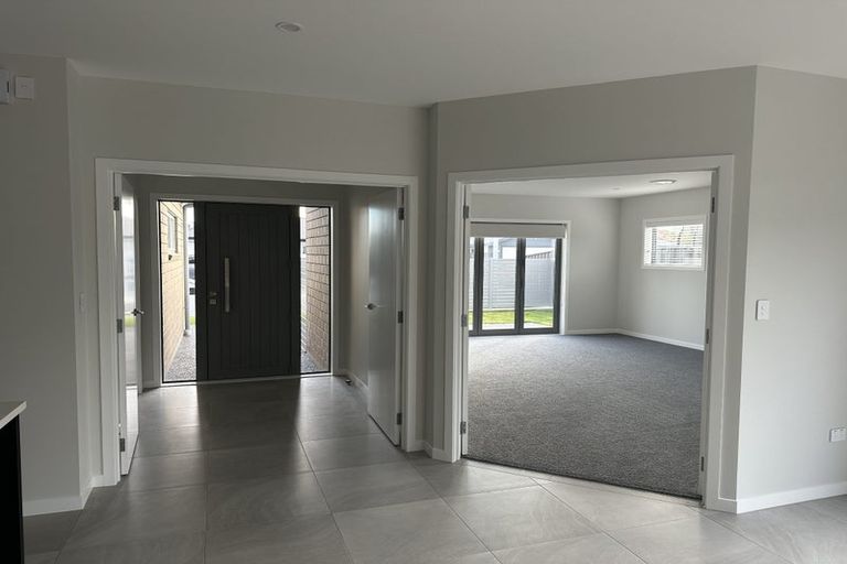 Photo of property in 5 Cassin Place, Taradale, 4112