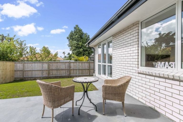 Photo of property in 8 Waituarua Drive, Takanini, 2112