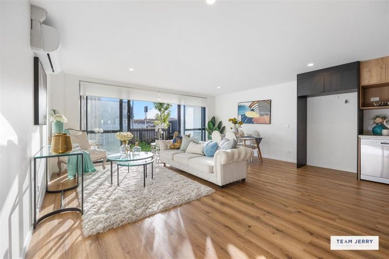 Photo of property in 2/1g Dishys Road, Flat Bush, Auckland, 2019