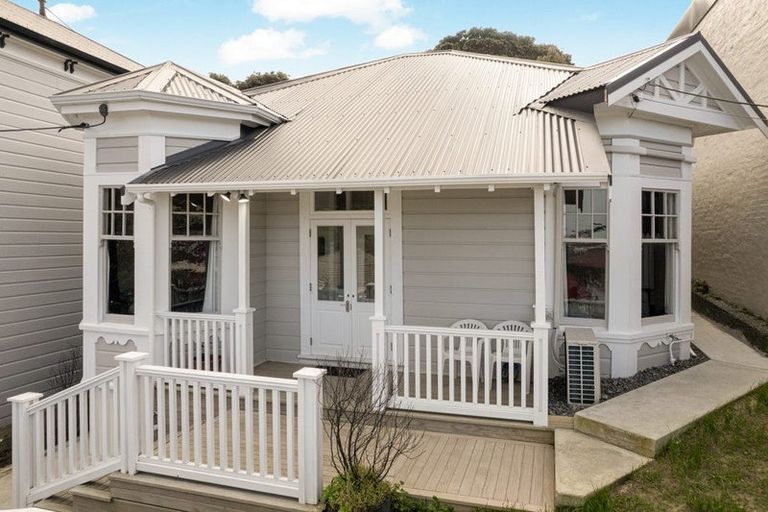 Photo of property in 28 Medway Street, Island Bay, Wellington, 6023