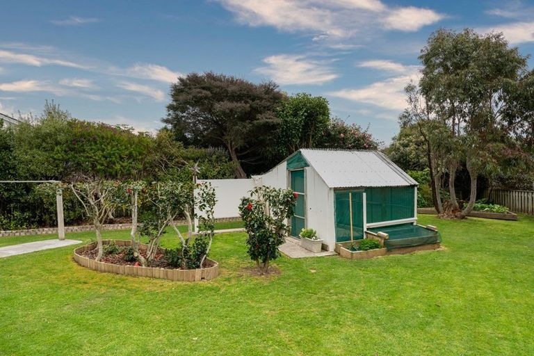 Photo of property in 9 Lesley Grove, Waikanae, 5036