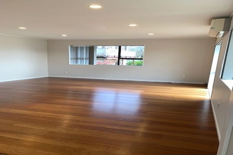 Photo of property in 1/52 Galloway Crescent, Farm Cove, Auckland, 2012