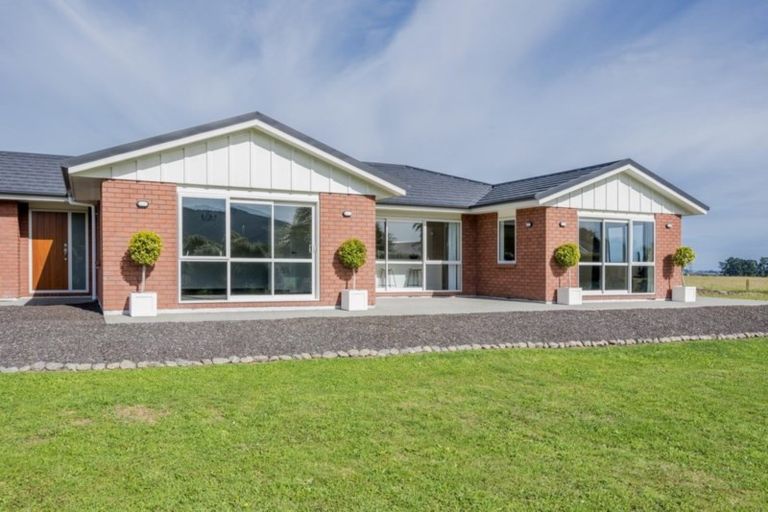 Photo of property in 88 Pohutukawa Drive, Levin, 5571