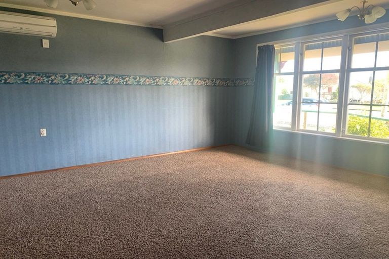 Photo of property in 16 Bartholomew Road, Levin, 5510