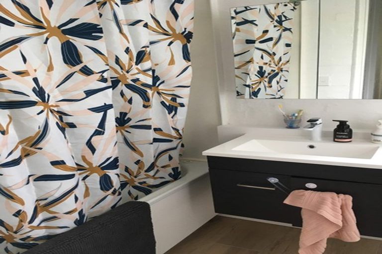 Photo of property in 141 Churton Drive, Churton Park, Wellington, 6037