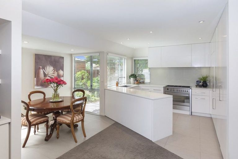 Photo of property in 23 Glenharrow Avenue, Avonhead, Christchurch, 8042