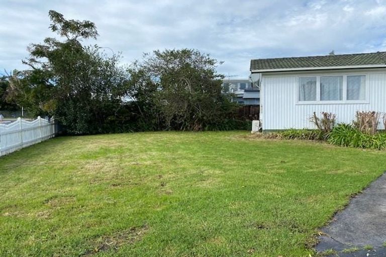 Photo of property in 83 Sunderlands Road, Half Moon Bay, Auckland, 2012