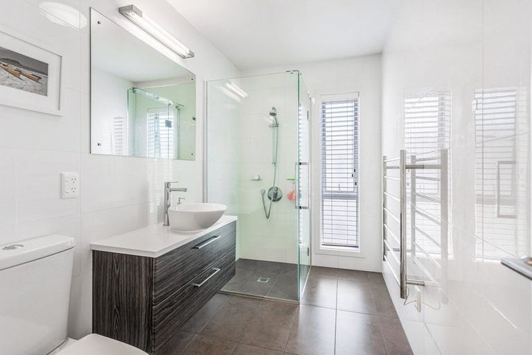 Photo of property in 132 Landmark Terrace, Orewa, 0931