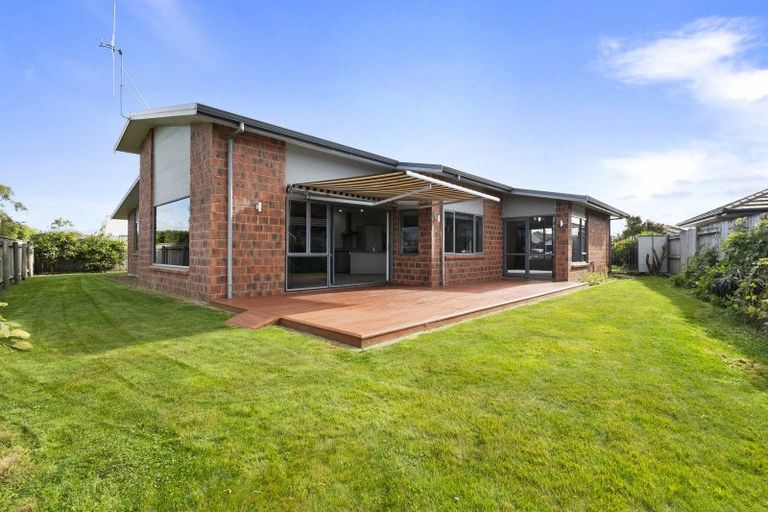 Photo of property in 47 Tennyson Avenue, Kelvin Grove, Palmerston North, 4414