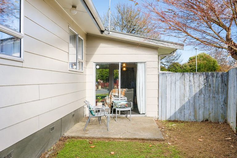 Photo of property in 76 Oakfield Crescent, Pukete, Hamilton, 3200