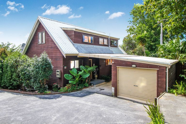 Photo of property in 74 Colwill Road, Massey, Auckland, 0614