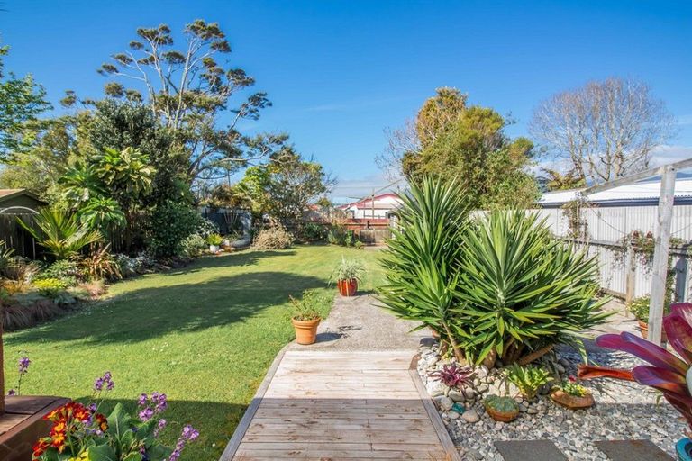 Photo of property in 157 Peel Street, Westport, 7825