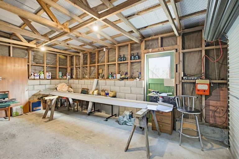 Photo of property in 31 Link Road, Newlands, Wellington, 6037