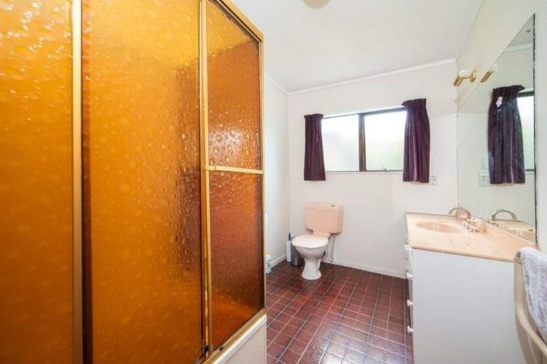 Photo of property in 386 Glenfield Road, Glenfield, Auckland, 0629
