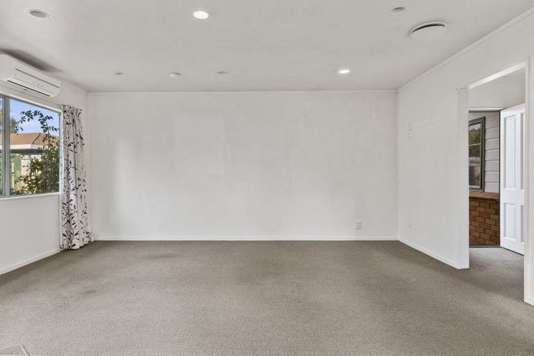 Photo of property in 8 Kathleen Place, Rainbow Point, Taupo, 3330