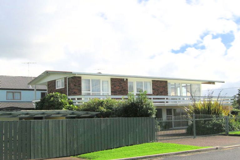 Photo of property in 1 Marellen Drive, Red Beach, 0932