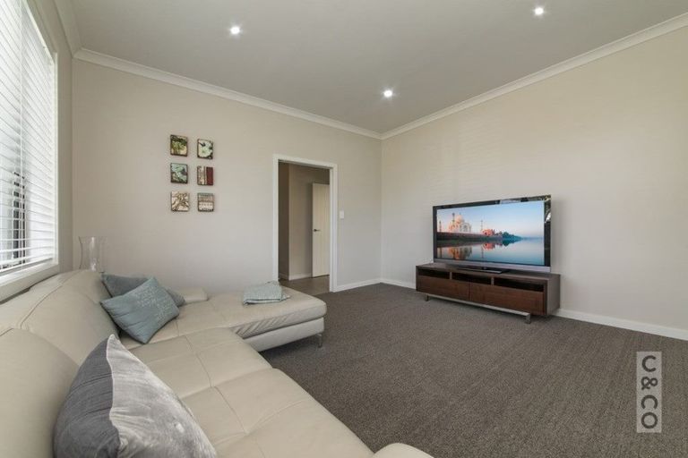Photo of property in 12 Pohutukawa Parade, Riverhead, 0820