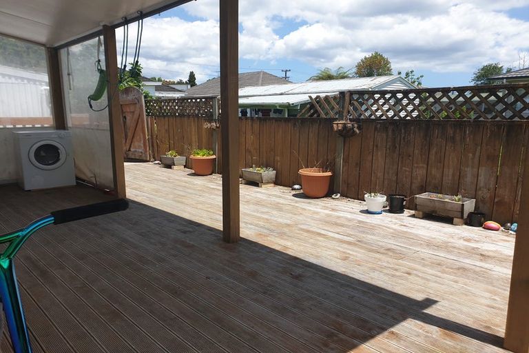 Photo of property in 26 Edwards Avenue, Henderson, Auckland, 0610