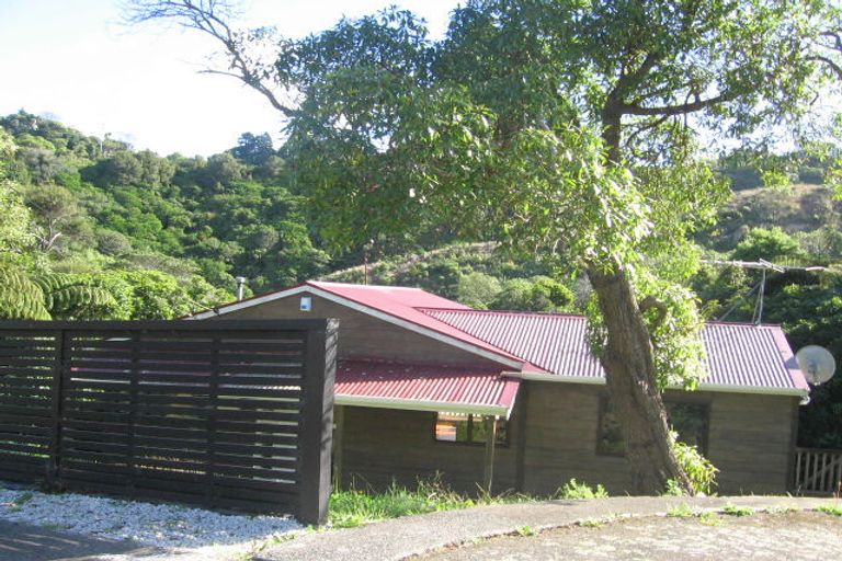 Photo of property in 16a Rakeiora Grove, Korokoro, Lower Hutt, 5012