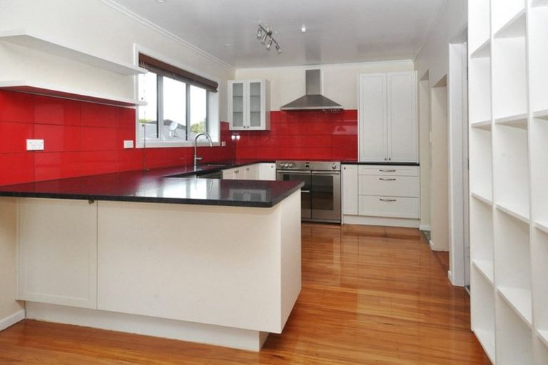 Photo of property in 20 Matipo Road, Te Atatu Peninsula, Auckland, 0610