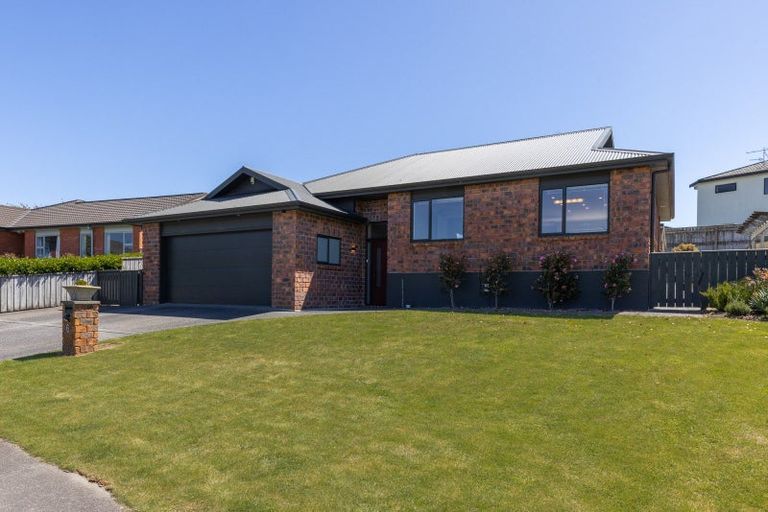 Photo of property in 6 Aotea Drive, Aotea, Porirua, 5024