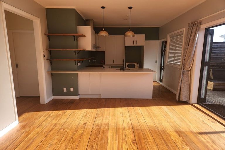 Photo of property in 20 Humphrey Kemp Avenue, Henderson, Auckland, 0612